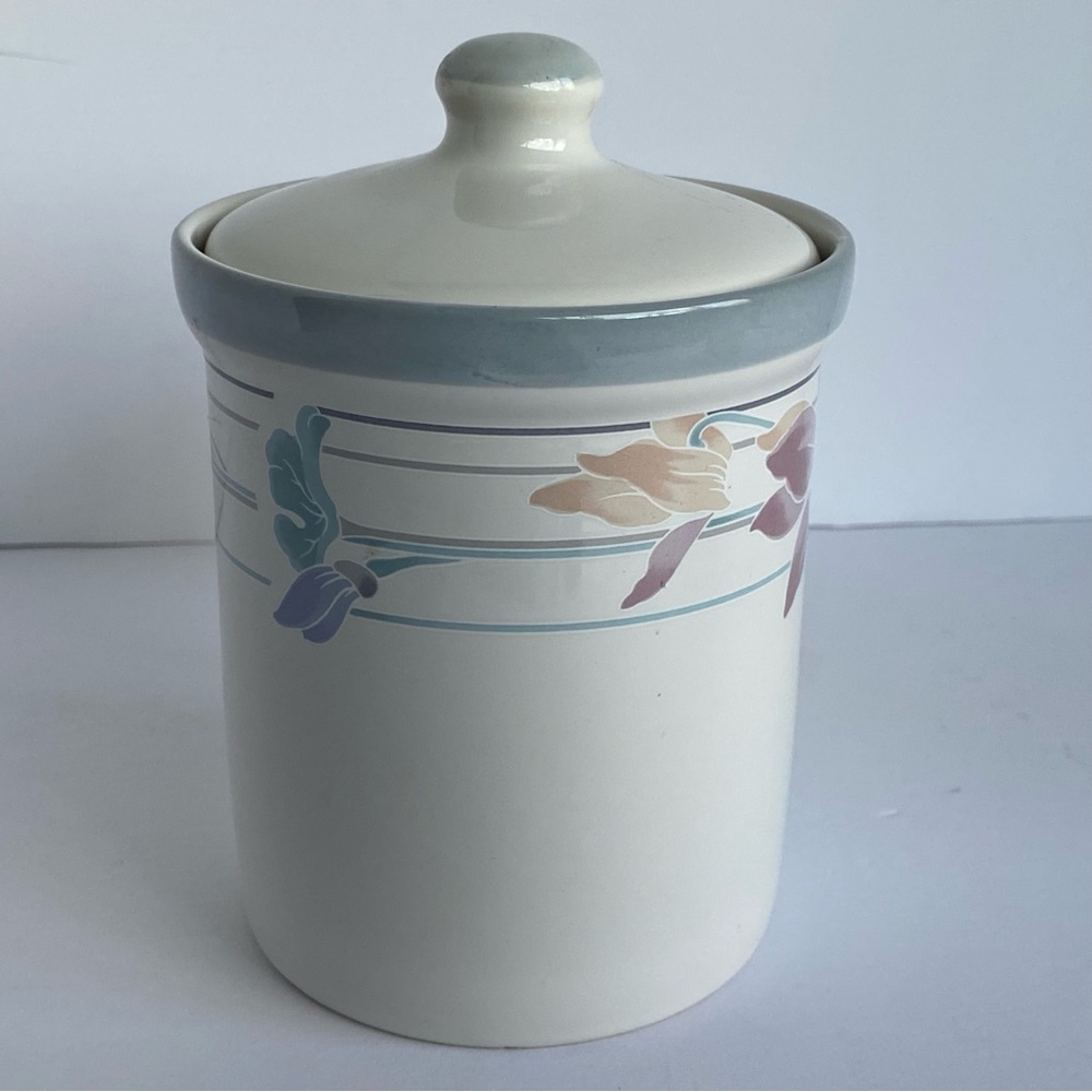 Studio Nova Canister Tender Bloom vintage Lid Ceramic White Blue Floral 5” tall